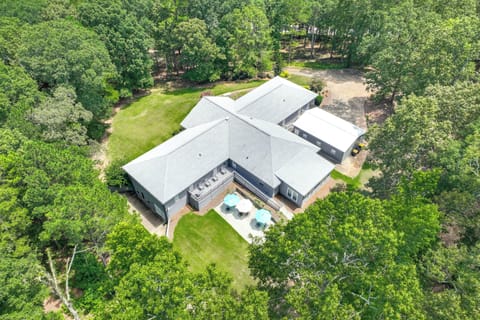 Brooks Vacation Rental | 7BR | 8.5BA | Step-Free Access | 7,200 Sq Ft