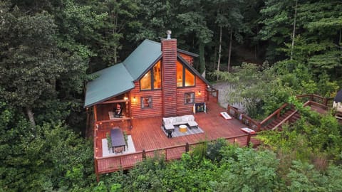 Soak it all in—the crisp mountain air, sweeping views, and pure tranquility. Whether it’s morning coffee or sunset wine, this expansive deck was made for unforgettable moments. Welcome to your mountain escape in Blue Ridge!