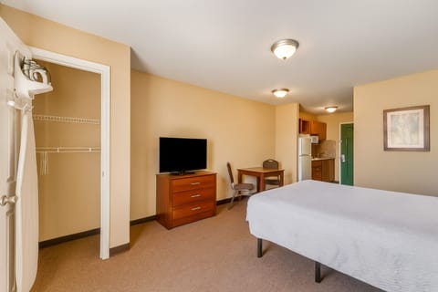 1 Queen size unit