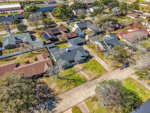 As you can see the driveway leads to Casita which is a separate unit 