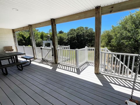 Back porch nature view, the birds and deer are your neighbors : )