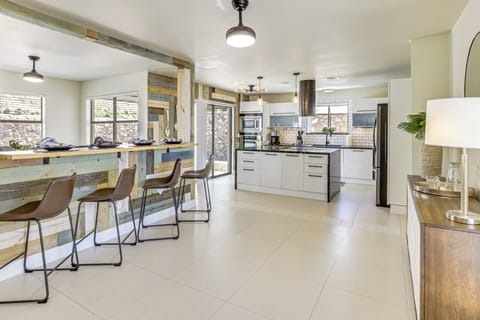 Kitchen | Breakfast Bar | Dishwasher