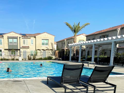 Community Amenities: two gated pools, open daily from 7 AM to 10 PM (Sun–Sat). 