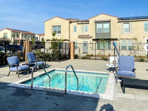 Community Amenities: two gated pools, open daily from 7 AM to 10 PM (Sun–Sat). 