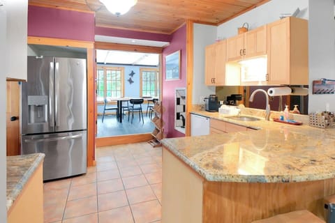 Prepare wonderful meals for your family in this fully stocked kitchen! 