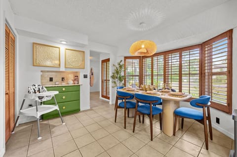 From family dinners to lazy brunches and everything in between, this sunny nook turns simple meals into unforgettable moments.