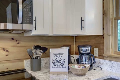 DUAL COFFEE MAKERS ACCEPTS FILTER OR K-CUP POD