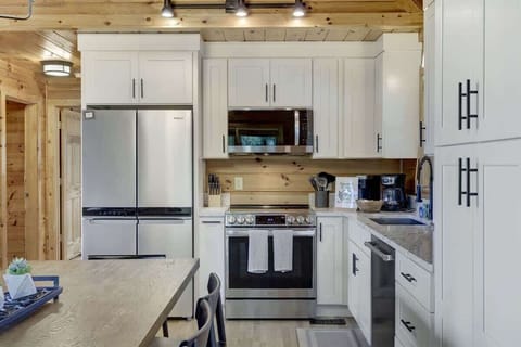 KITCHEN w/ELECTRIC COOKTOP & FRENCH 4-DOOR FRIDGE