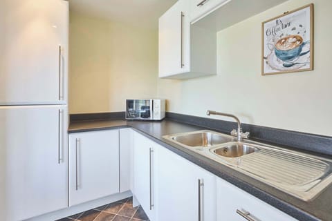 Newport House Apartment, Worcester - Host & Stay