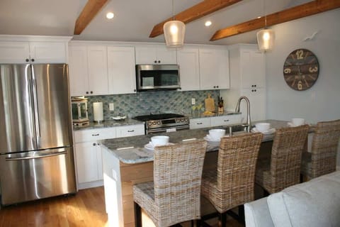 Cook up coastal bliss! Our fully equipped kitchen features ample counter space, modern appliances, and beachy charm.
