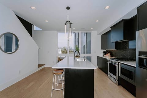 A Chef`s kitchen with all the cooking basics!