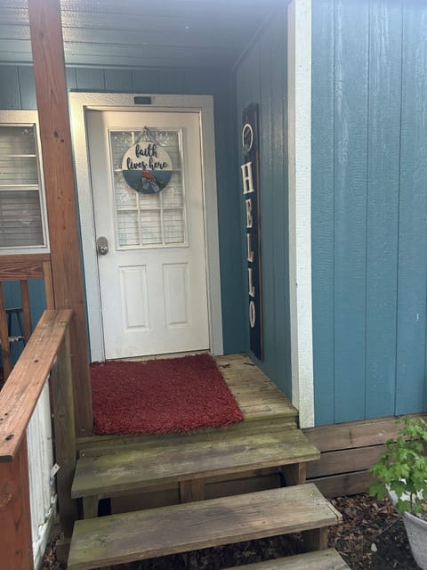  Front porch, very private, it has a wooded area.
