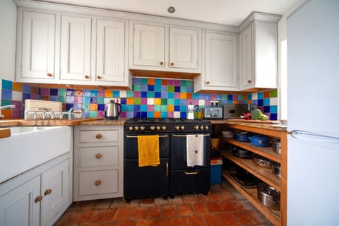 Penrose Cottage in Crackington Haven, Bude. Ground floor: Your home from home kitchen with everything you need