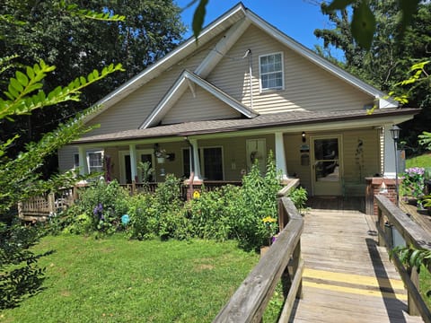 Welcome to Peacock Manor!