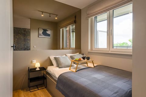 Bedroom with Queen Bed | Book Now with RENTUJEMY.COM