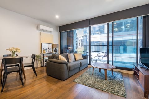 Bright, open-plan living, perfect for relaxing after a day in the city