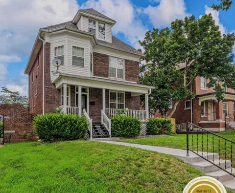 Welcome to your next favorite retreat! This lovely brick home features a charming front porch and a yard perfect for relaxation. 🌼✨ Whether you're here for a weekend or a week, you'll feel right at home. Don’t wait—reserve your stay today! 