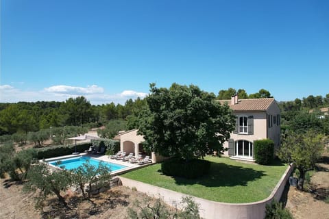 Holiday rental MOURIES, Luxury villa to rent with all comforts, heated swimming pool. Book online with Plaisirs & Maisons de Provence
