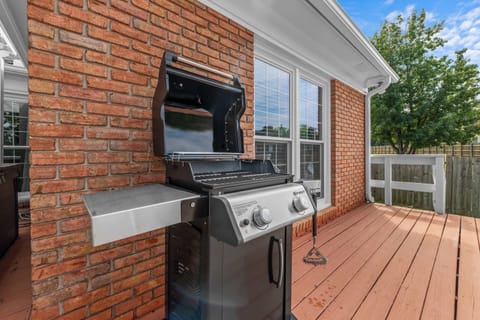 Prepare delicious meals with ease using the stainless steel grill, ideal for relaxed backyard dining and evening gatherings.