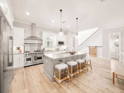 Cook like a chef with our 48” Viking gas range—perfect for vacation feasts and memorable gatherings.