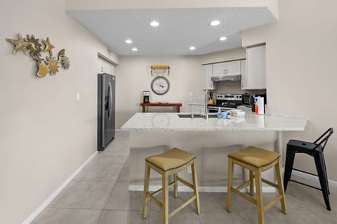 Kitchen w/ Bar Seating