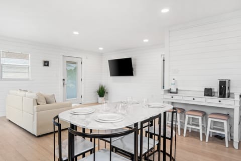 Full Kitchen with Dining area & Laundry