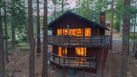 Warm and inviting cabin tucked among the trees!