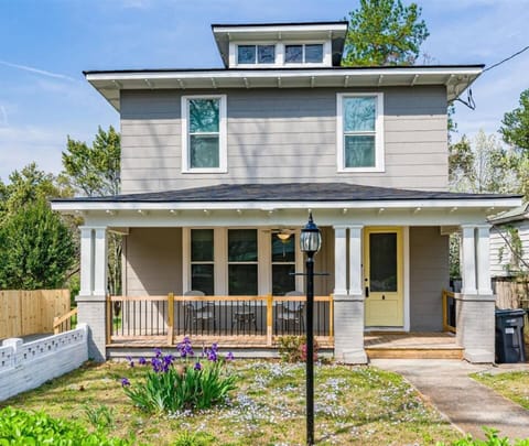 A picture-perfect entrance for unforgettable stays. Welcome to your happy place away from home.