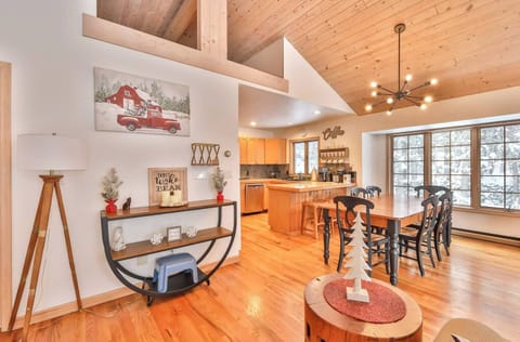 2nd Floor | Living Area