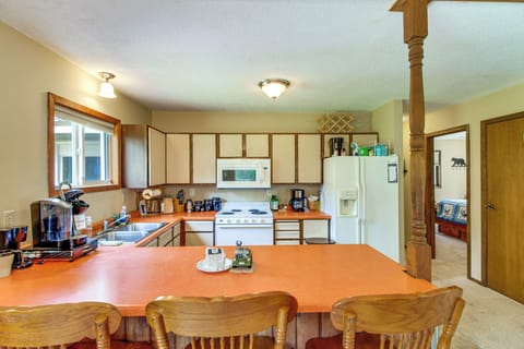 Kitchen | 1st Floor | Drip Coffee Maker & Keurig