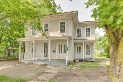 Bath Vacation Rental | 5BR | 3BA | 2,250 Sq Ft | Stairs Required