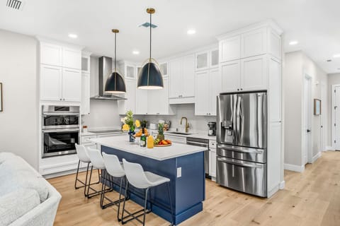 Unit 30- Breakfast bar seats four