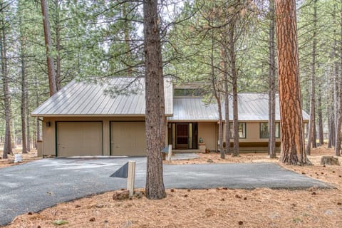 GM-341-Black-Butte-Ranch-OR-97759-Large-1