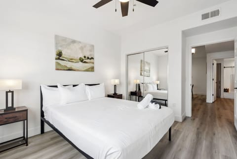 CozySuites Glendale - Westgate with pool! 08