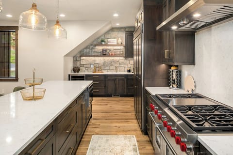 1 More Pool Day. - Fantastic, fully stocked chefs kitchen.