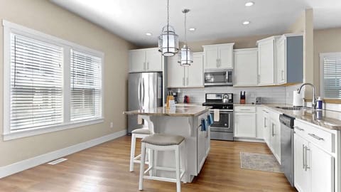 Spacious and bright kitchen