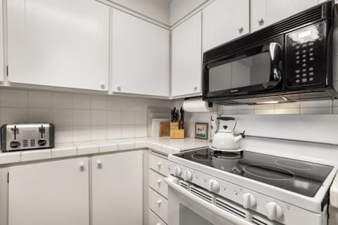 Appliance, Microwave, Oven, Indoors, Kitchen