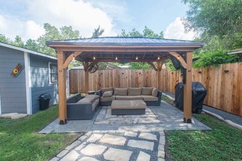 Welcome to the Brunswick Bungalow – unwind and recharge on the backyard patio