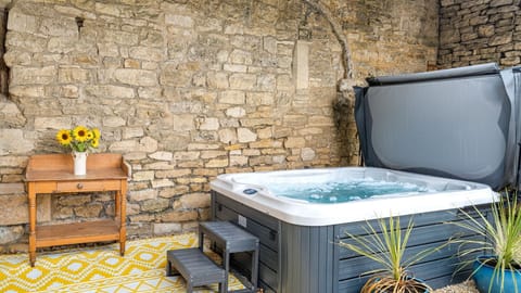 Kestrel Barn has a private courtyard complete with a bubbling hot tub set in a secluded spot for the ultimate in relaxation.
