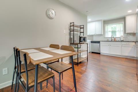 Dining Area | Dishware/Flatware Provided