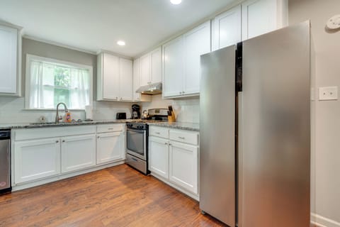 Kitchen | Microwave | Dishwasher | Washer/Dryer