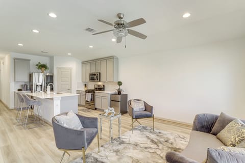 Interior | Full Kitchen