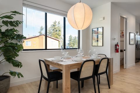 Dinning Table with Sitting for 6