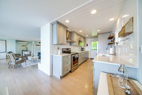 Kitchen | Drip Coffee Maker | Toaster | Spices