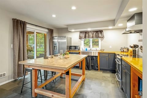 Our fully stocked kitchen comes equipped with everything you need — from high-end appliances to cookware, utensils, and more. Just bring the ingredients!

