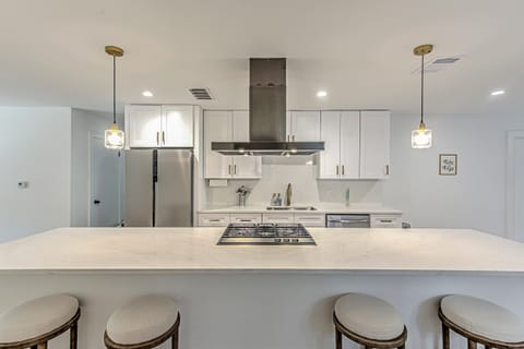 Beautiful Chef's Kitchen with Quartz Countertops