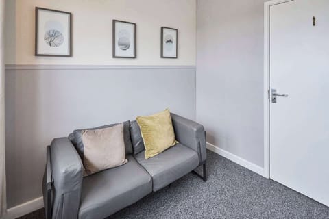 Oldbury Road, Worcester - Host & Stay