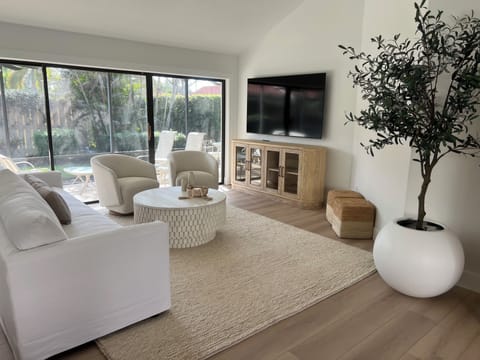 Southern exposure family room, ultimate indoor/outdoor living!
