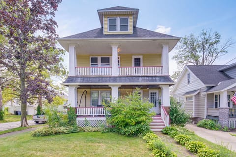 Cleveland Vacation Rental | 2BR | 1BA | 1,000 Sq Ft | Stairs Required