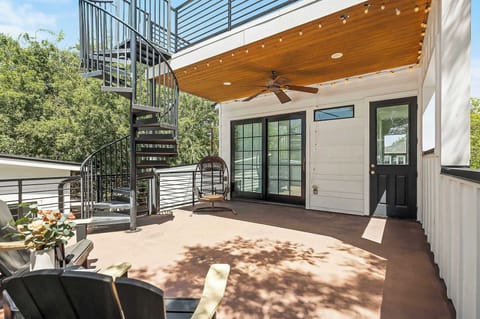 Kick back and relax! Whether it’s sipping your morning brew on the balcony or gathering in the backyard, there’s a spot for every mood.